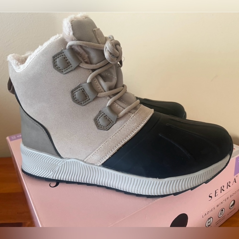 Women’s Winter Boots NIB $34
Size 9